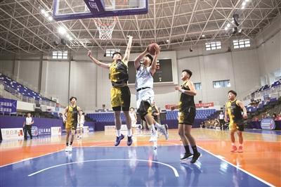 赛背后离不