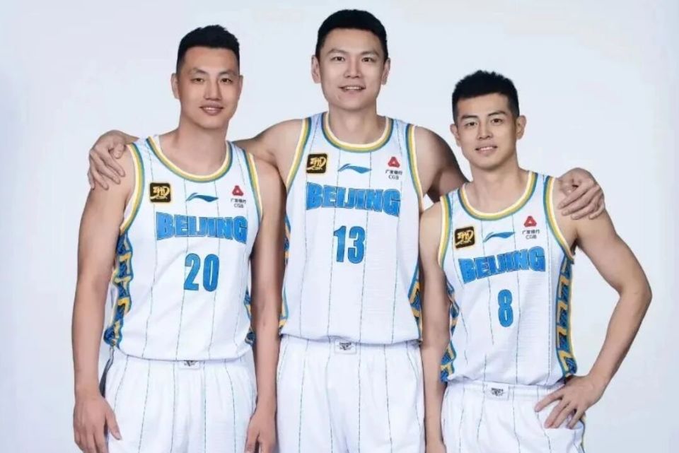 及伤病的增, TVUAA, 杰完成了签