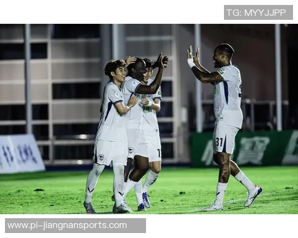 中国足球历史上的传奇外援球星及其与中国球员共征战的时光